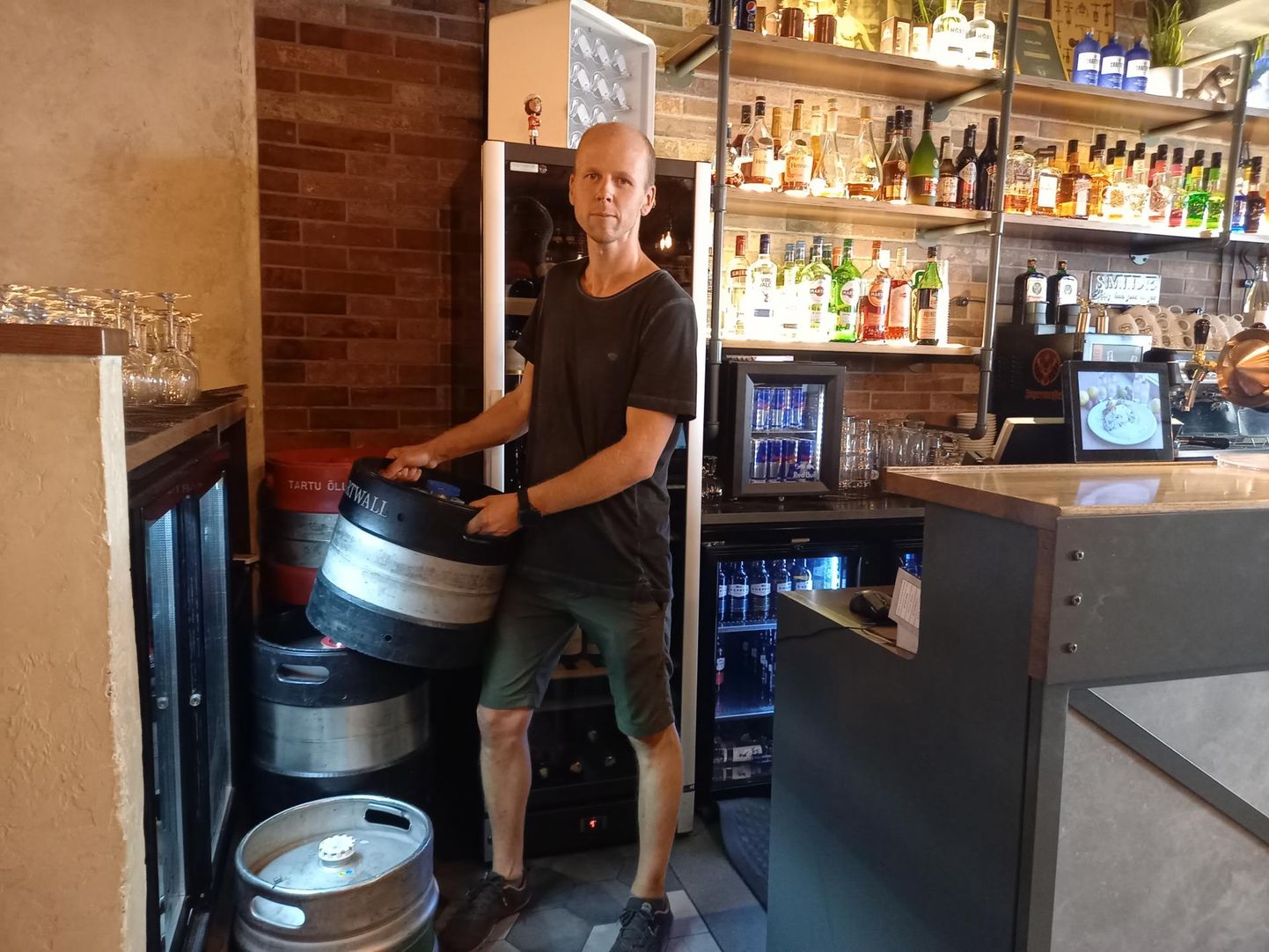 A. Le Coqi õlu on pubi juhatuse liikme Jaan Tammeoru sõnul RP9-s minev kaup ja nii hangitigi ralli ajaks kodumaist märjukest juurde.
 