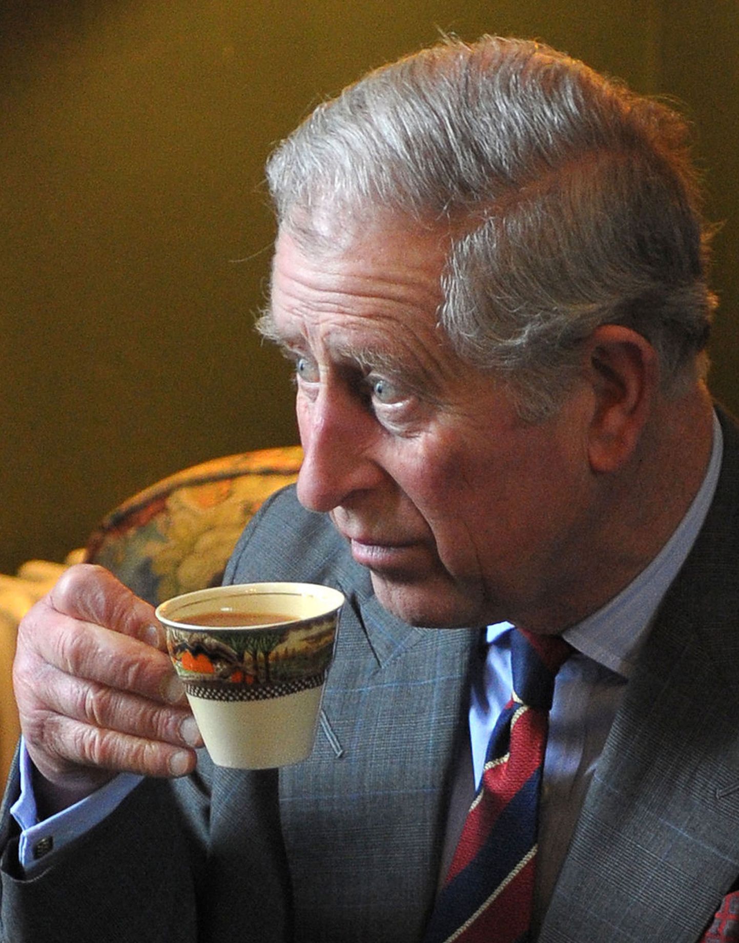 Prints Charles jätab tavaliselt lõuna vahele.