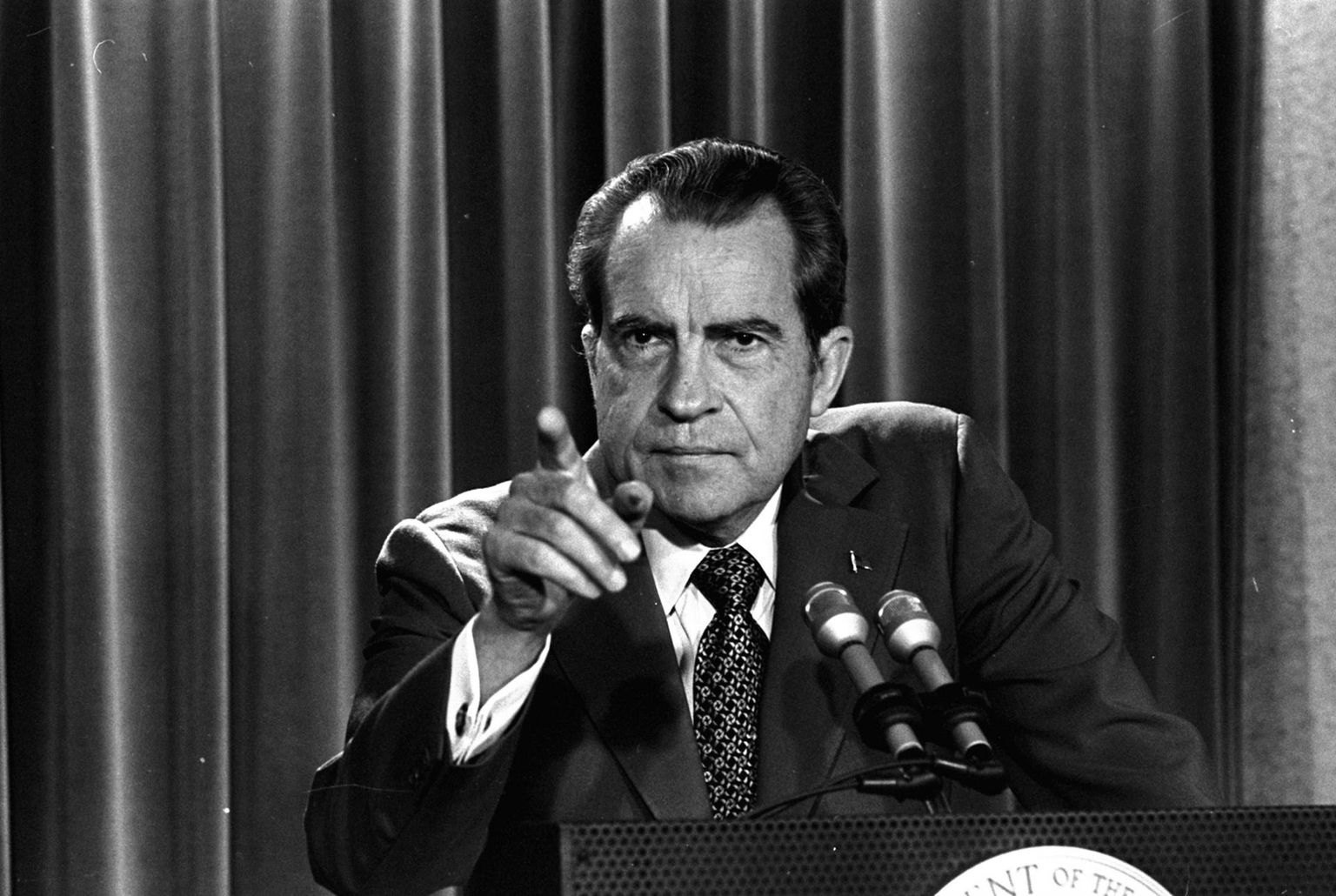 Ameerika Ühendriikide president Richard Nixon nimetas 14. juuli 1969 eripöördumises uimastite kuritarvitamist tõsiseks riiklikuks ohuks. Uimastitega seotud alaealiste vahistamise ja tänavakuritegevuse hüppelise kasvu tõttu 1960. aastate algusest saati nõudis ta uimastivastase poliitika rakendamist nii föderaal- kui ka osariigitasandil.