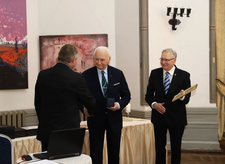 Eesti Rukki Selts andis esimest korda üle krahv Bergi nimelise kuldmedali silmapaistvale maaelu edendajale. Selle pälvis Eesti Rukki Seltsi patroon, president Arnold Rüütel.
