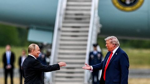 Trampam attiecībā uz Putinu "sāk strauji izsīkt pacietība"