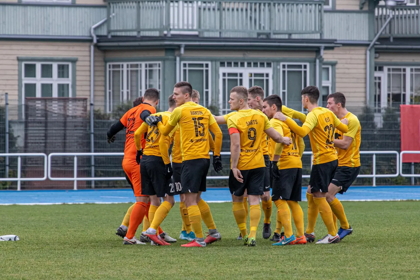 Kaks Pärnu Vapruse vutilahingut lükkub mängijate isolatsioonikohustuse tõttu edasi.