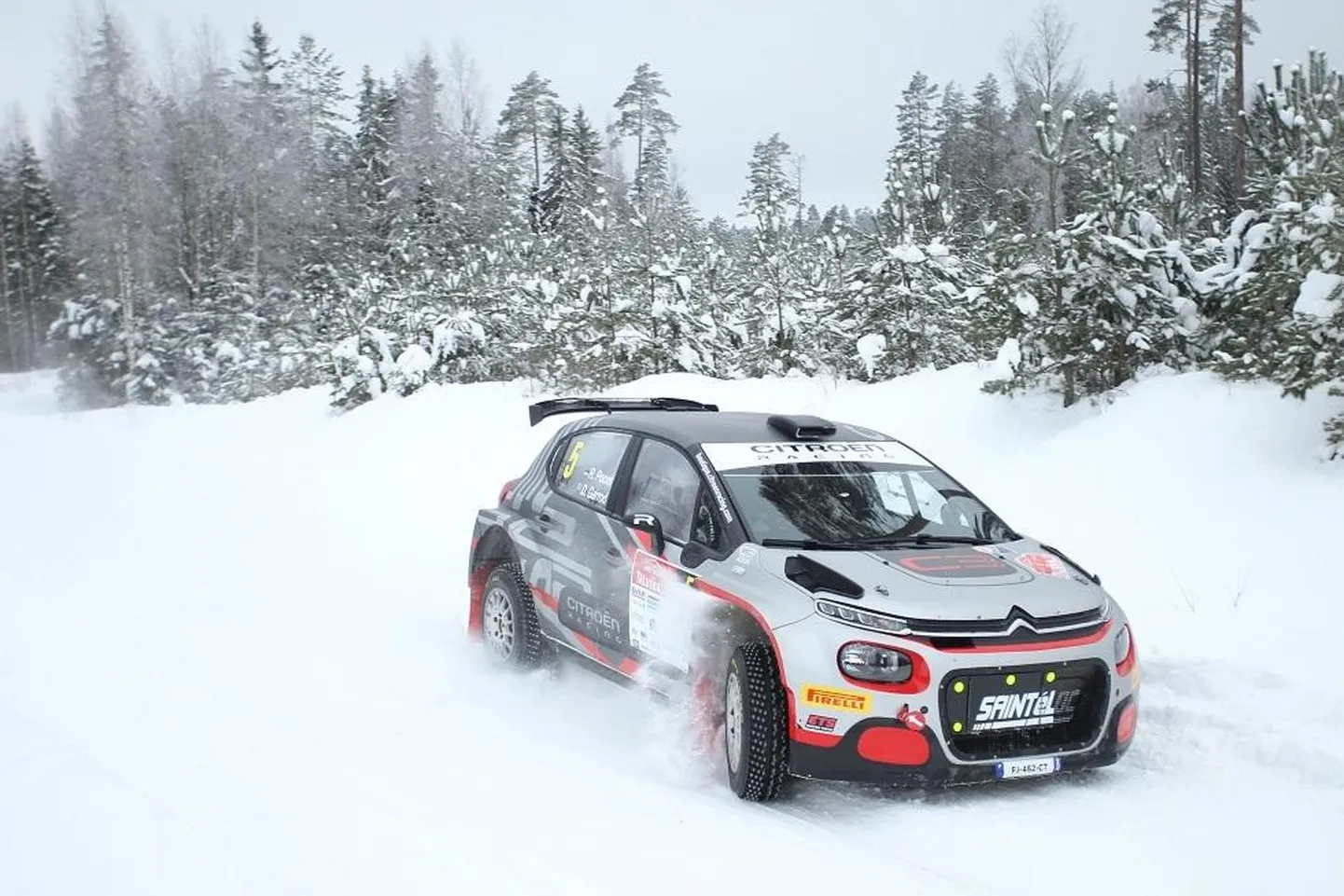 Numbrit viis kandnud Citroën C3 Rally2 auto valmistas meestele ette Saintéloc Junior Team.
