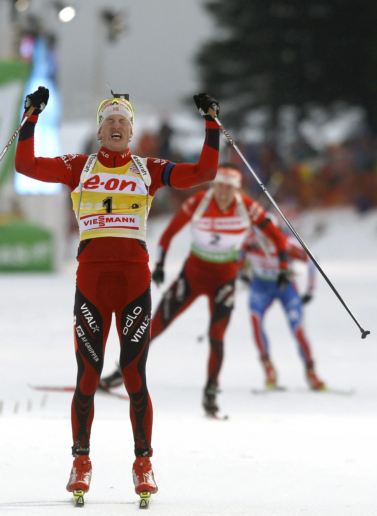 Tarjei Bö võidukalt finišis.