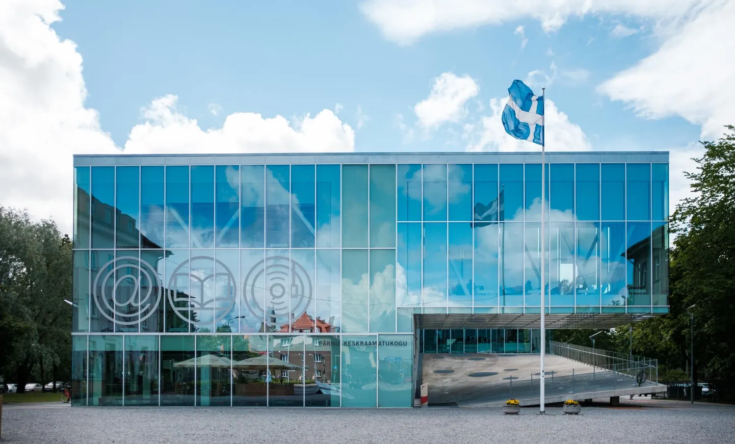 Pärnu keskraamatukogu välisvaade.
