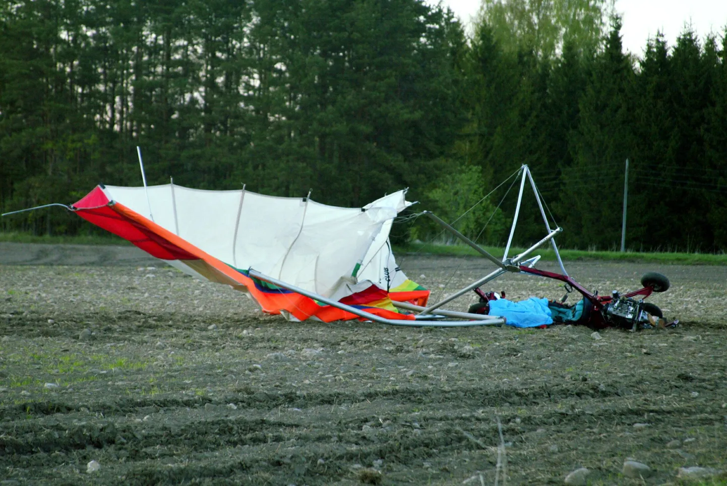 Deltaplaaniga juhtunud õnnetus. Foto on illustratiivne ja ei ole seotud Pärnus toimunud õnnetusega.