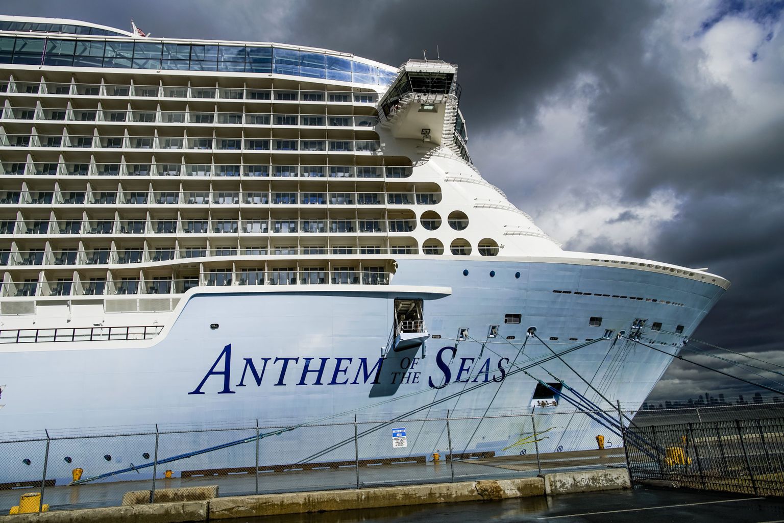 Royal Caribbean kruiisifirma laev Anthem of the Seas New Jersey Bayonne'i sadamas