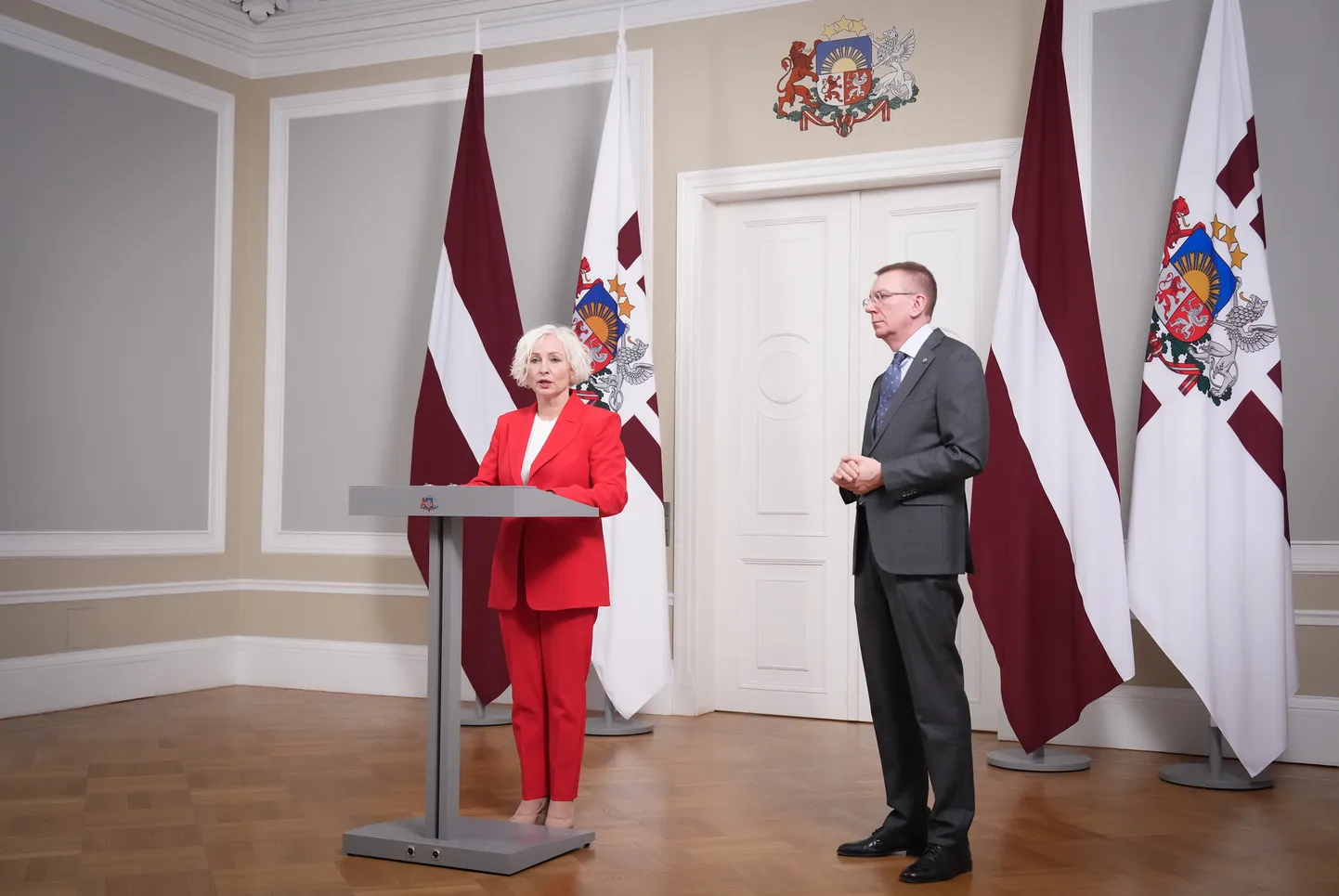 Saeimas priekšsēdētāja Daiga Mieriņa tikšanās laikā ar Valsts prezidentu Edgaru Rinkēviču.