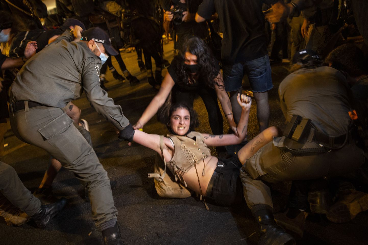 Iisraeli piiripolitsei valitsusvastast meeleavaldust laiali ajamas.