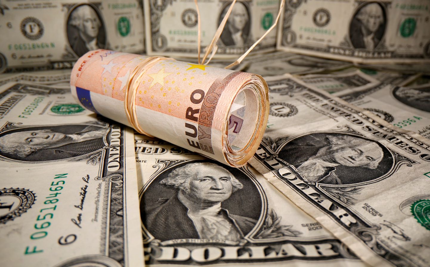 Eurol on languseks põhjuseid ja USA dollaril tõusupõhjuseid