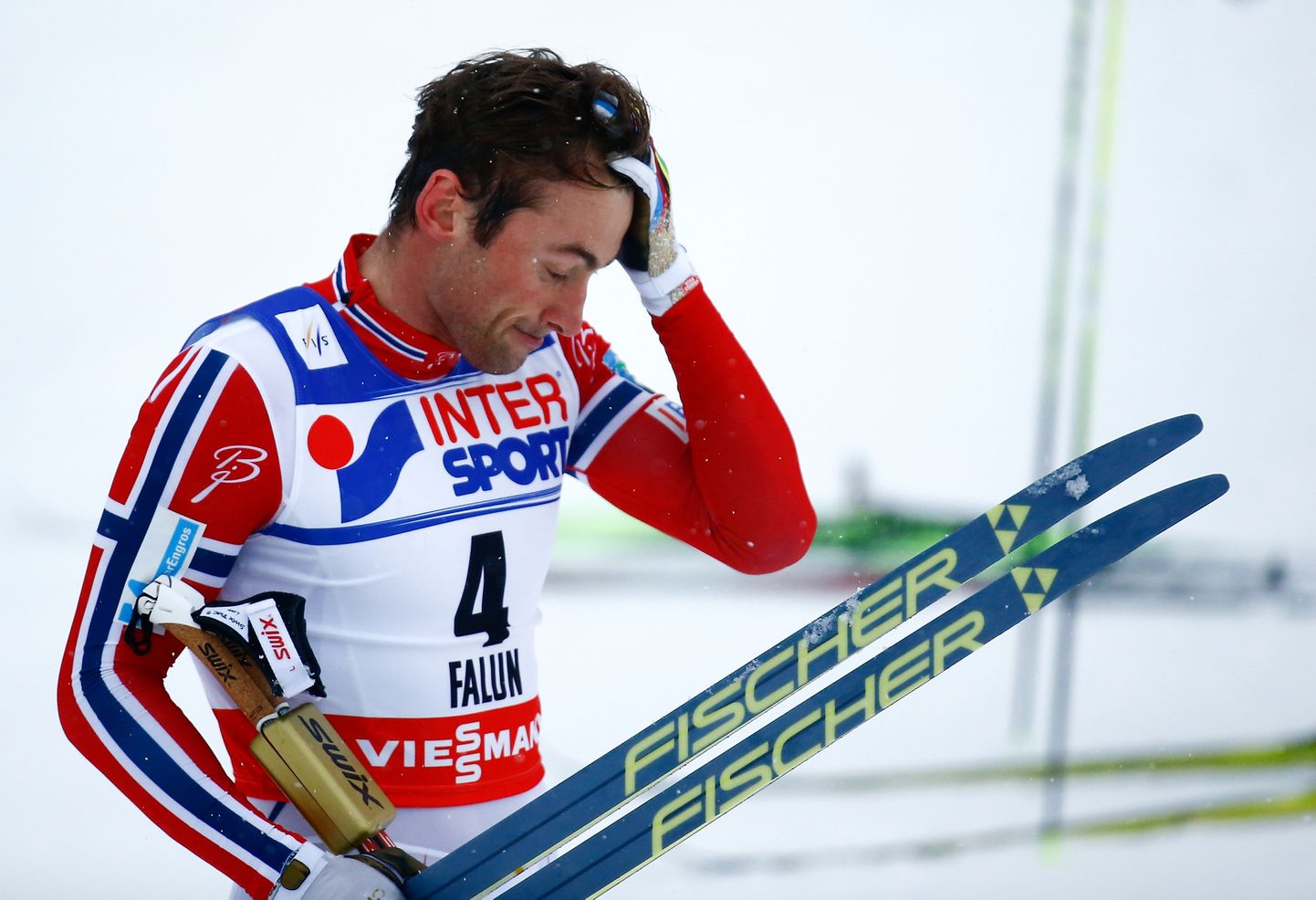 FILE PHOTO: Norway's Petter Northug reacts after winning the men's cross country 50 km mass start classic race at the Nordic World Ski Championships in Falun March 1, 2015. Ê REUTERS/Kai Pfaffenbach/File photo