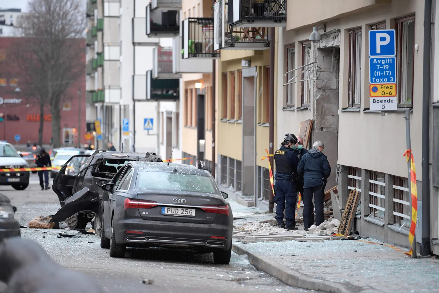 Stockholmi politsei uurimas plahvatuse sündmuspaika.