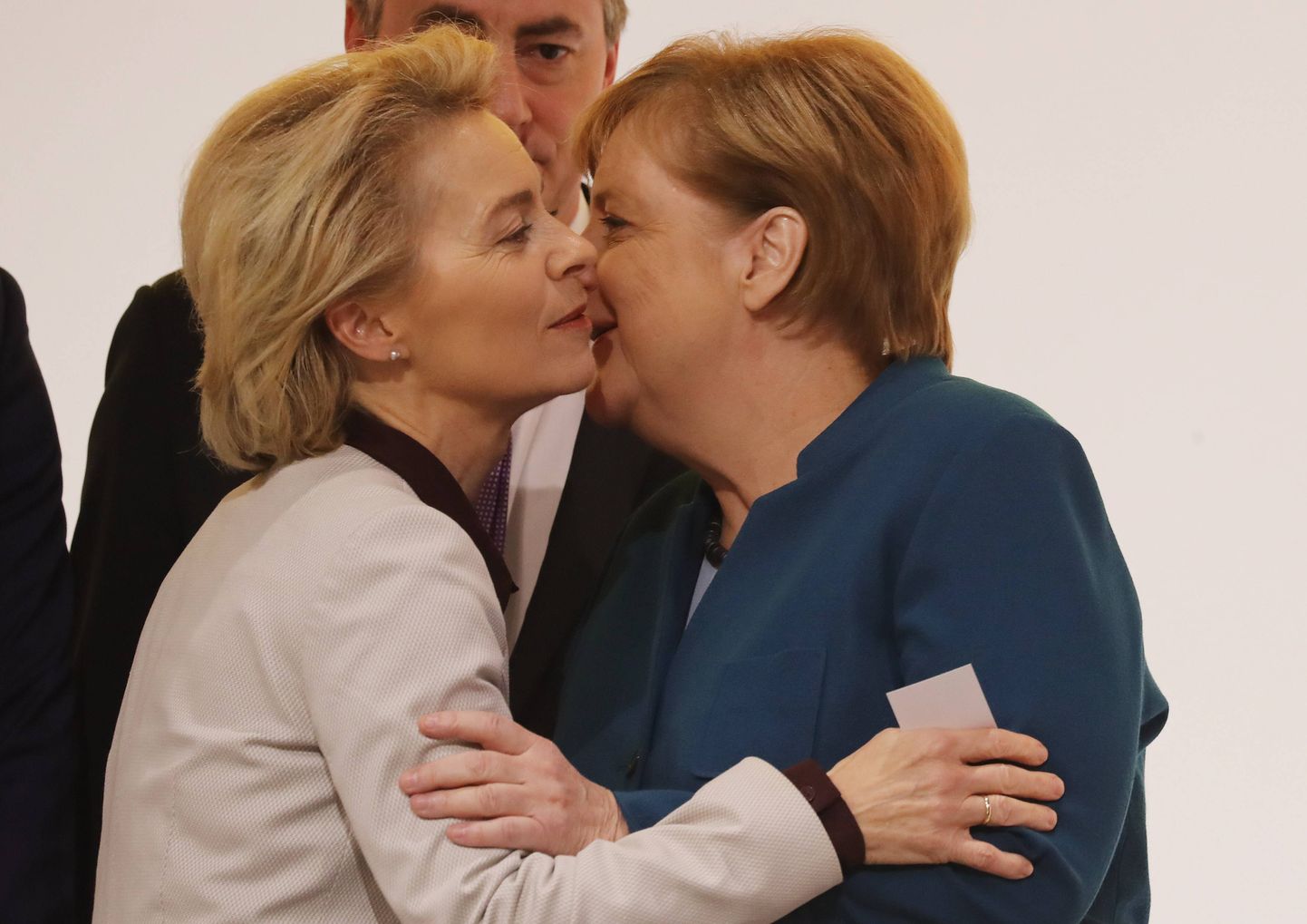 Saksamaa kaitseminister Ursula von der Leyenit on tihti nimetatud liidukantsler Angela Merkeli kroonprintsessiks.