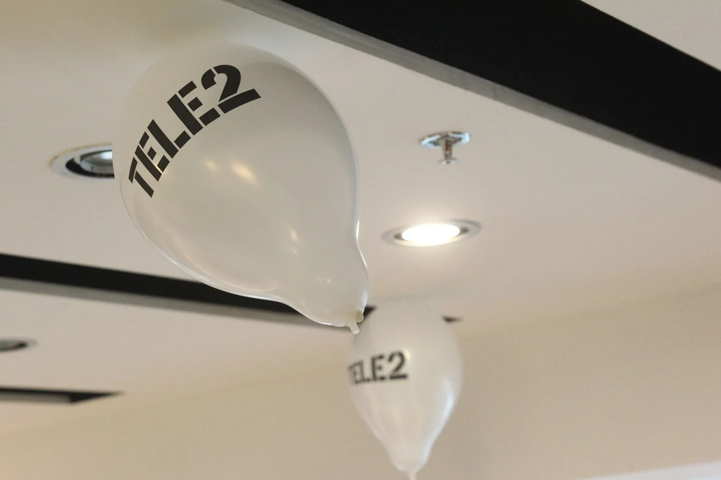 Шарики с логотипом Tele2.
