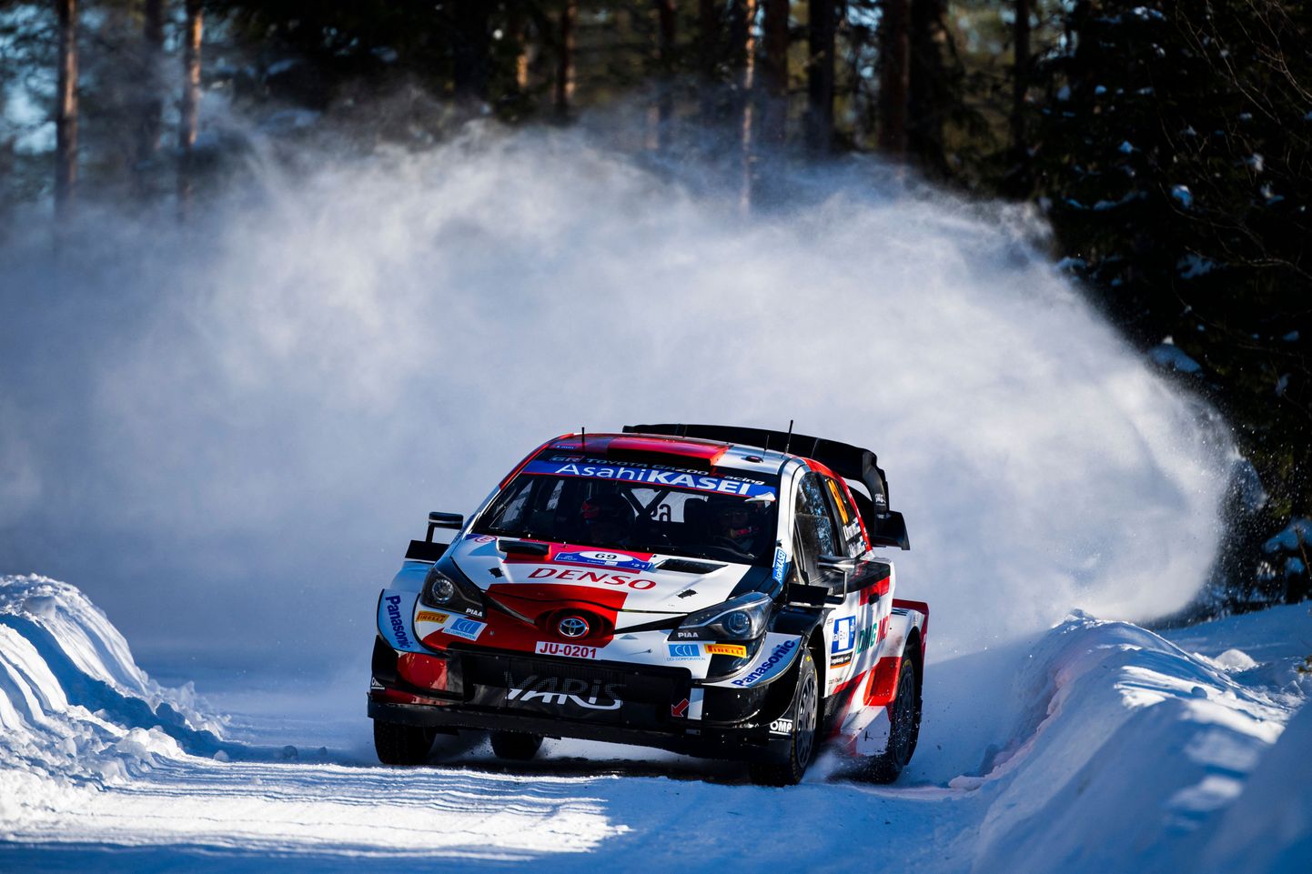 Rallipiloot Kalle Rovanperä ja kaardilugeja Jonne Halttunen said Toyota Yaris WRC-l Soome Arctic Rallyl teise koha.