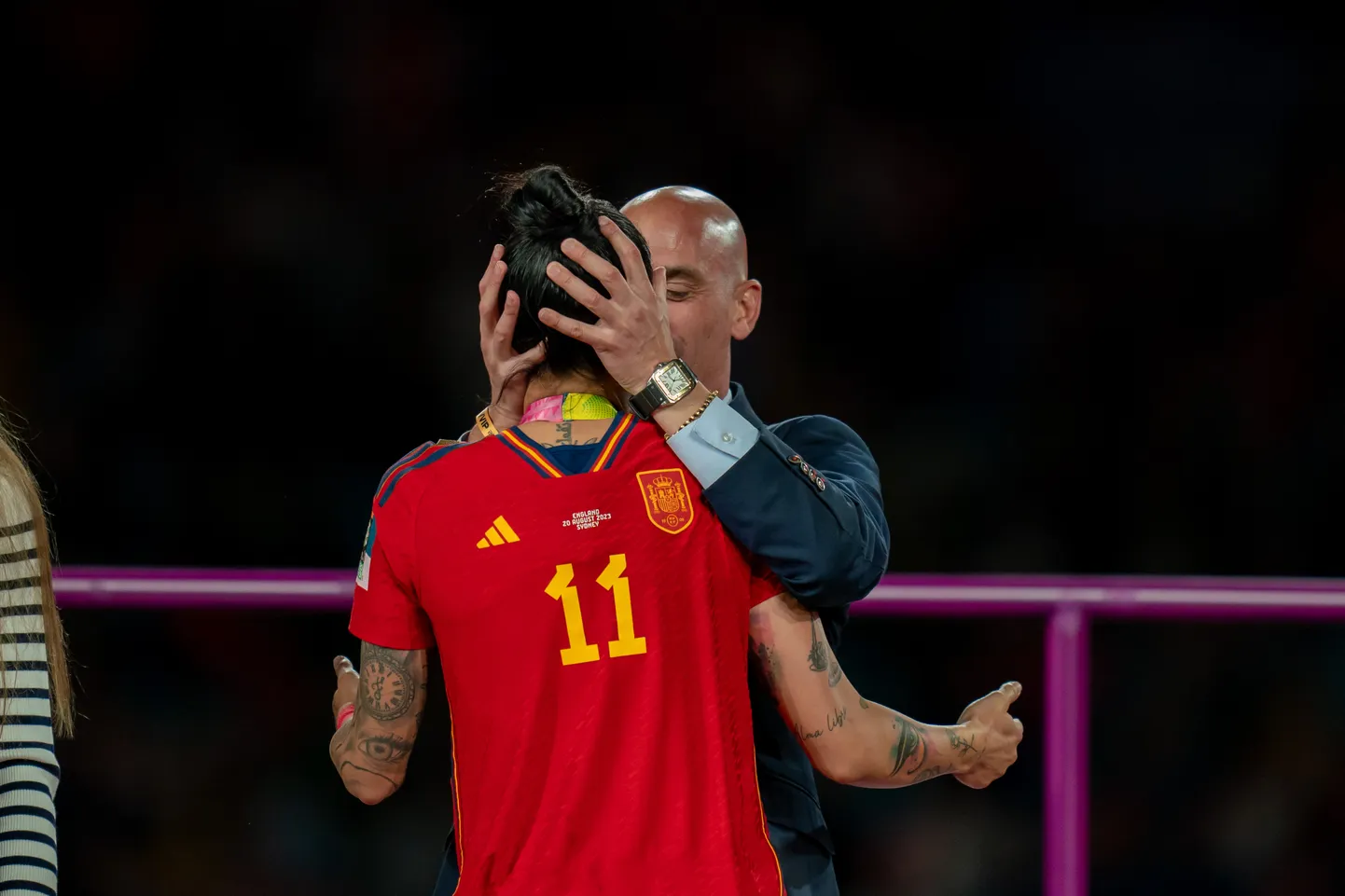 Jenni Hermoso suudlus Hispaania jalgpalliliidu juhi Luis Rubialesega.
