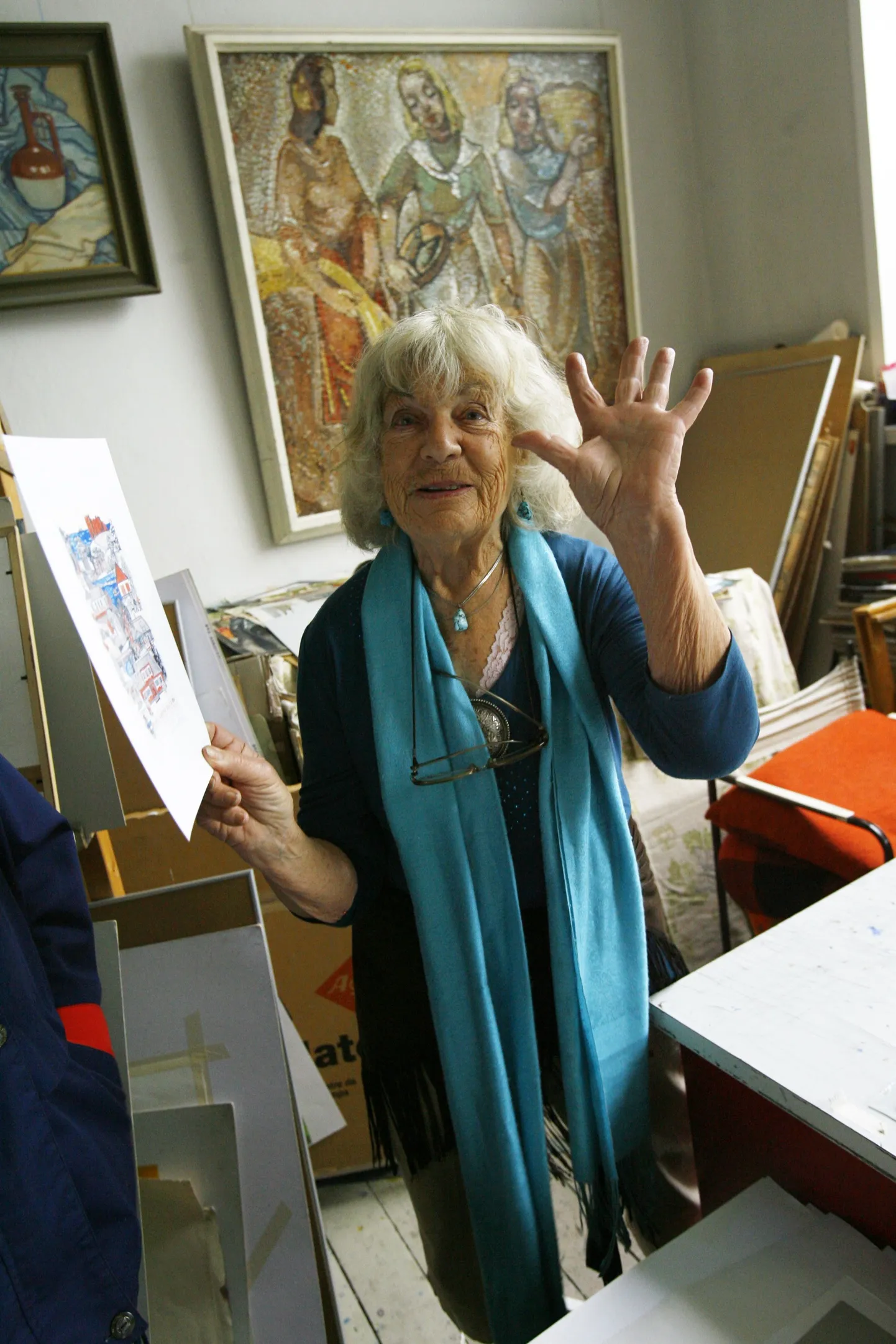 Valli Lember-Bogatkina oma ateljees.