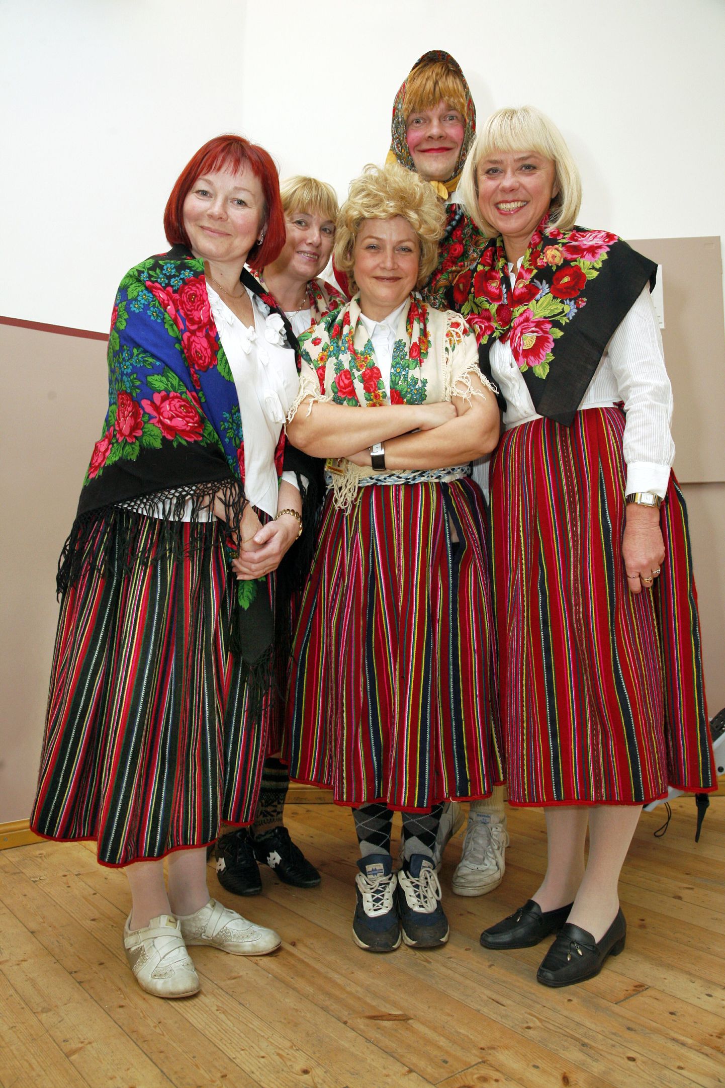 Mullune õpetajate päev Sütevaka humanitaargümnaasiumis: esineb Süteka õpside bänd Kihnu Naised.