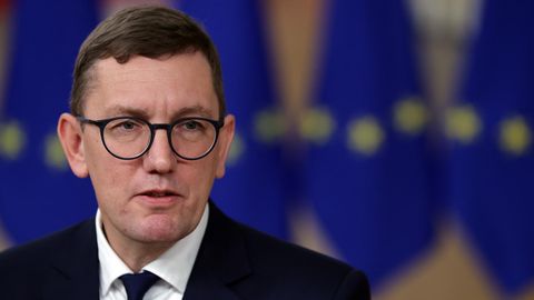 Peaminister Kristen Michal ironiseeris tormi tõttu pikaks veninud kohvikeetmise üle: pagana valitsus!