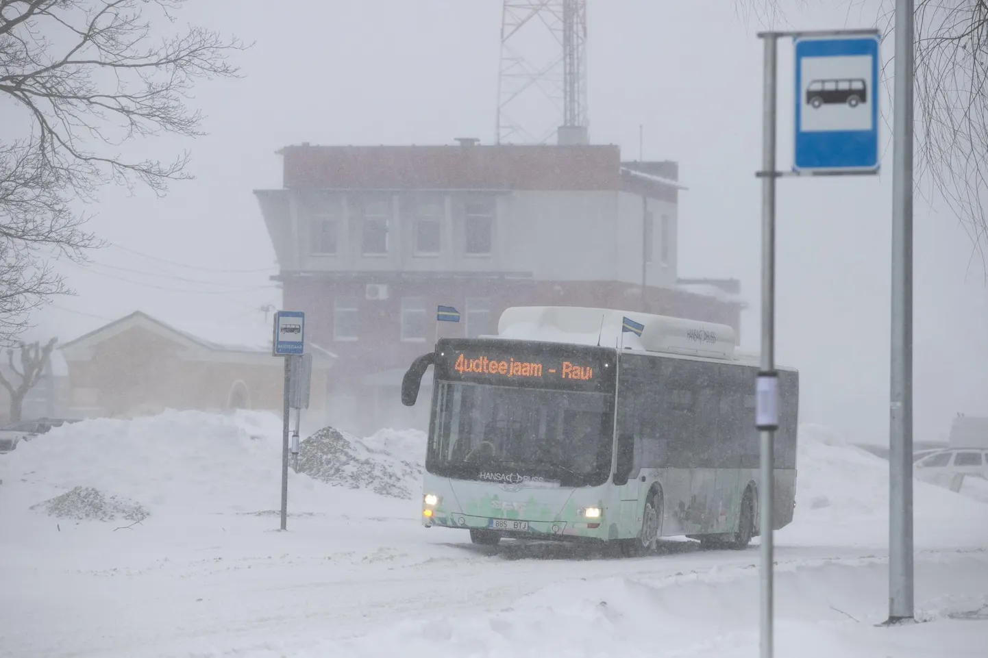 Rakvere linnaliinibuss raudteejaama peatuses.