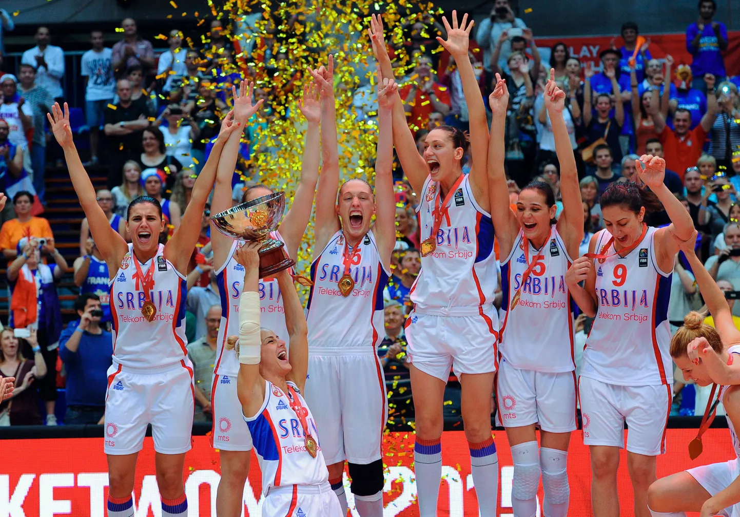 Serbia naiskond.