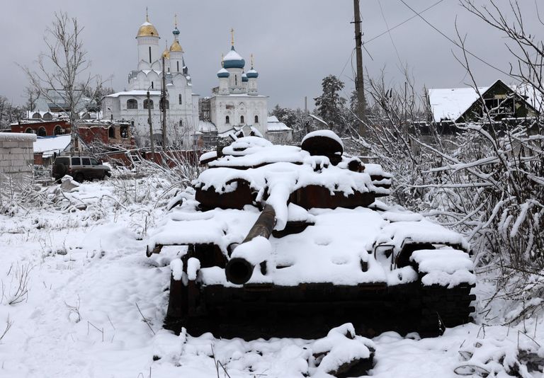 Purustatud Vene tank on jäädvustatud tänavu novembris Svjatohirski külas Donetski piirkonnas.