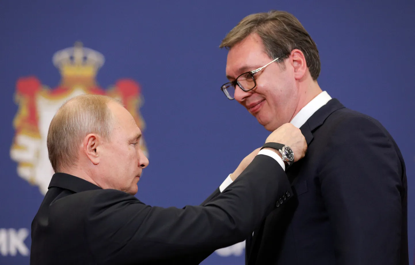 Venemaa režiimi juht Vladimir Putin andis 2019. aastal Serbia presidendile Aleksandar Vučićile 2019. aastal Belgradis üle autasu.