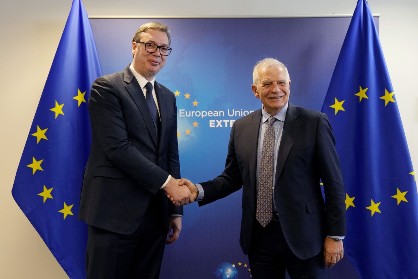 Serbijas prezidents Aleksandrs Vučičs un ES augstākais pārstāvis ārlietās un drošības politikā Žuzeps Borels