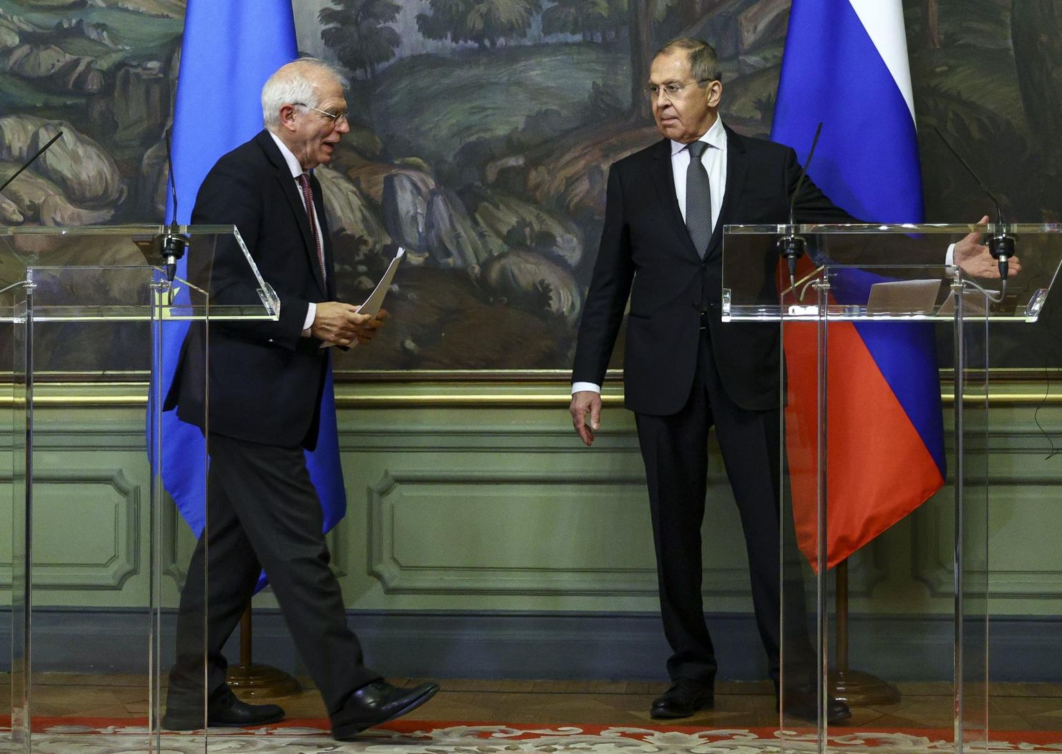 ELi välis- ja julgeolekupoliitika kõrge esindaja Josep Borrell ja Venemaa välisminister Sergei Lavrov eile Moskvas pressikonverentsil. 