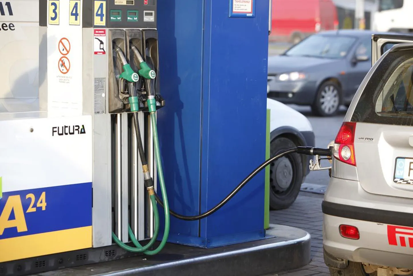 Euroopa Komisjon tahab, et edaspidi arvestataks kütustele aktsiisimäärade kehtestamisel seda, kui palju nendest energiat saab ja kui palju need põledes keskkonda saastavad.  Diislikütuse puhul tähendaks selline lähenemine aktsiisitõusu.