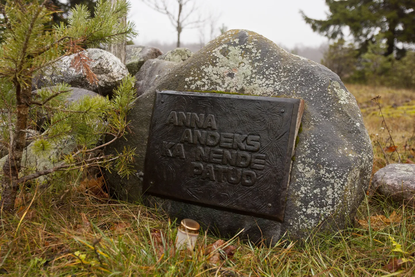 Raidkiri bandiitide kalmistul.