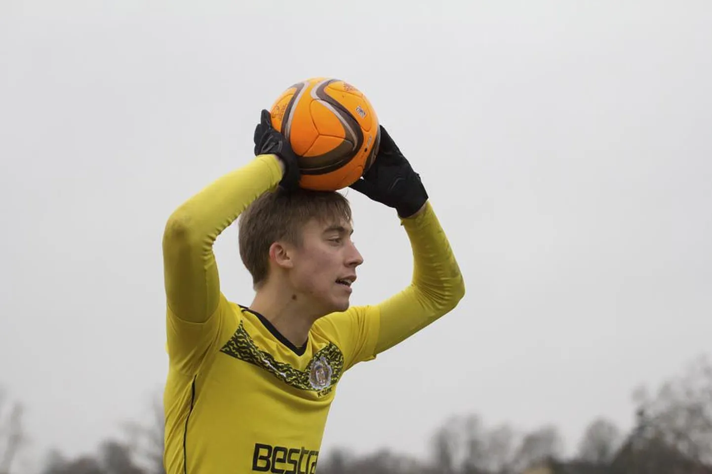Lõppeval aastal kodulinna esindusmeeskonna üks kaitseliini tugisambaid Gerdo Juhkam valmistub tulevaks hooajaks koos Nõmme Kaljuga. Kas ta tänavuse Premium-liiga pronksi teeninud meeskonnaga liitub, selgub edaspidi.