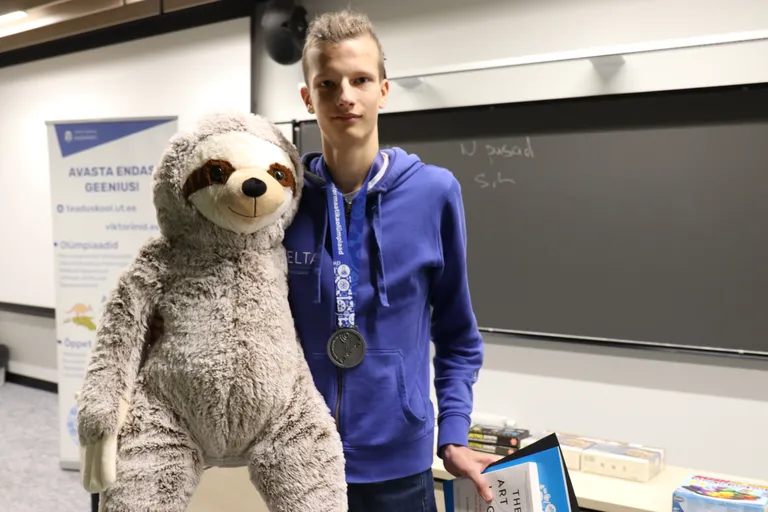 Informaatikaolümpiaadi II järgu medalivõitja põhikooli arvestuses ja eriauhinna Laisk Programmeerija võitja ja Kristjan Lepp.