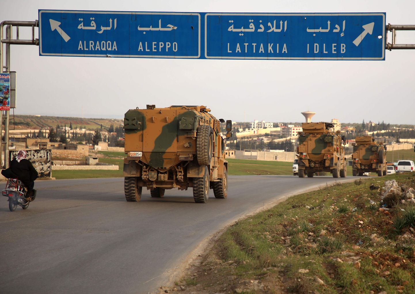Türgi armeesõidukid teel Süüria Idlibi provintsi lõunaossa 3. veebruaril 2020.