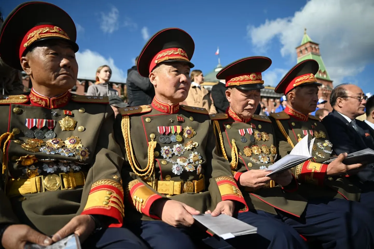 Põhja-Korea ohvitserid võidupüha paraadil Moskvas 9. mail 2025.
