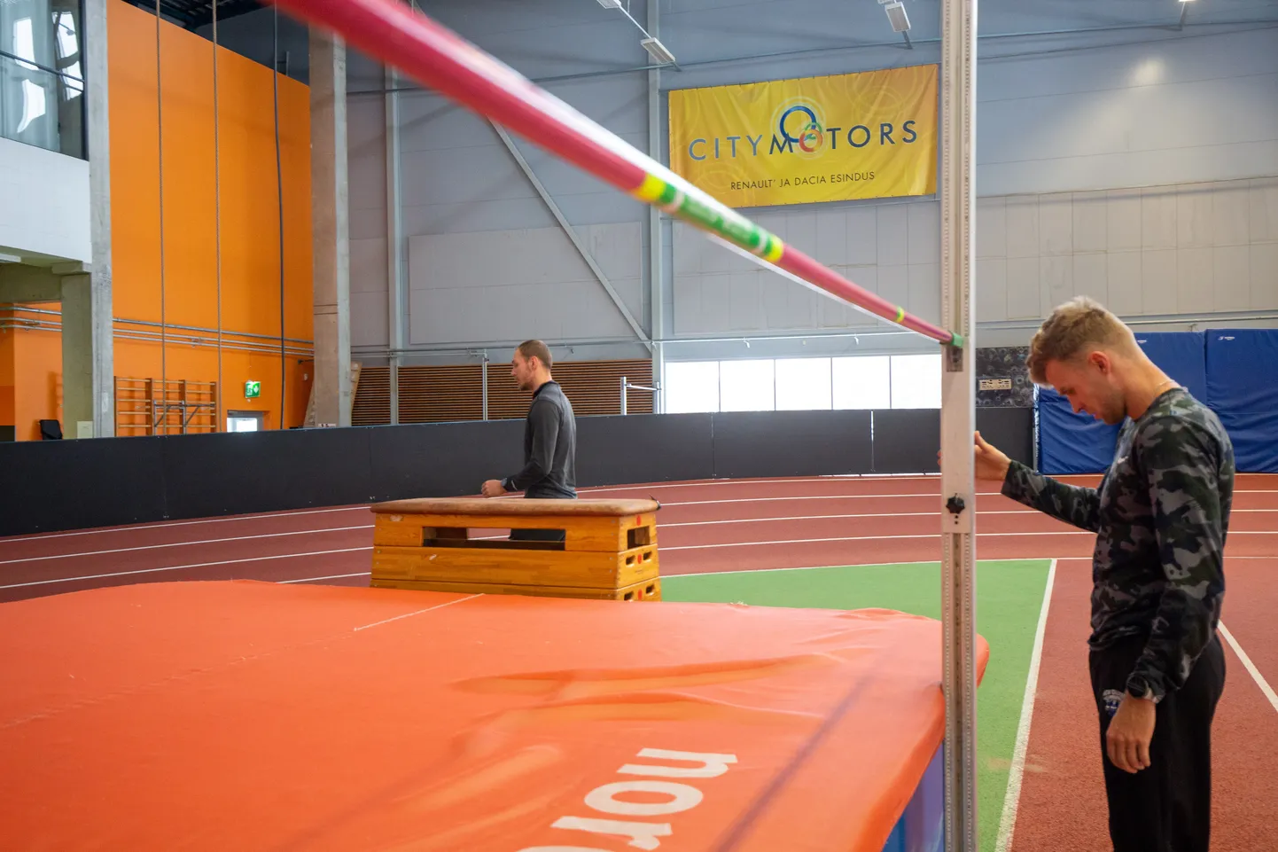Karl Robert Saluril (paremal) pole küll uhket koolitunnistust, ent sportlaskarjääri jooksul kogetu on veelgi hinnalisem.