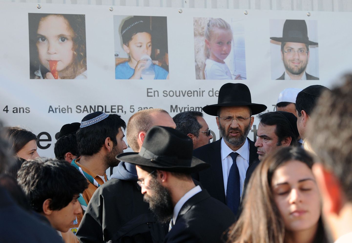 Merah' tapetud juutide mälestusplakat möödunud pühapäeval Ozar Hatorah' kool Toulouse'is.