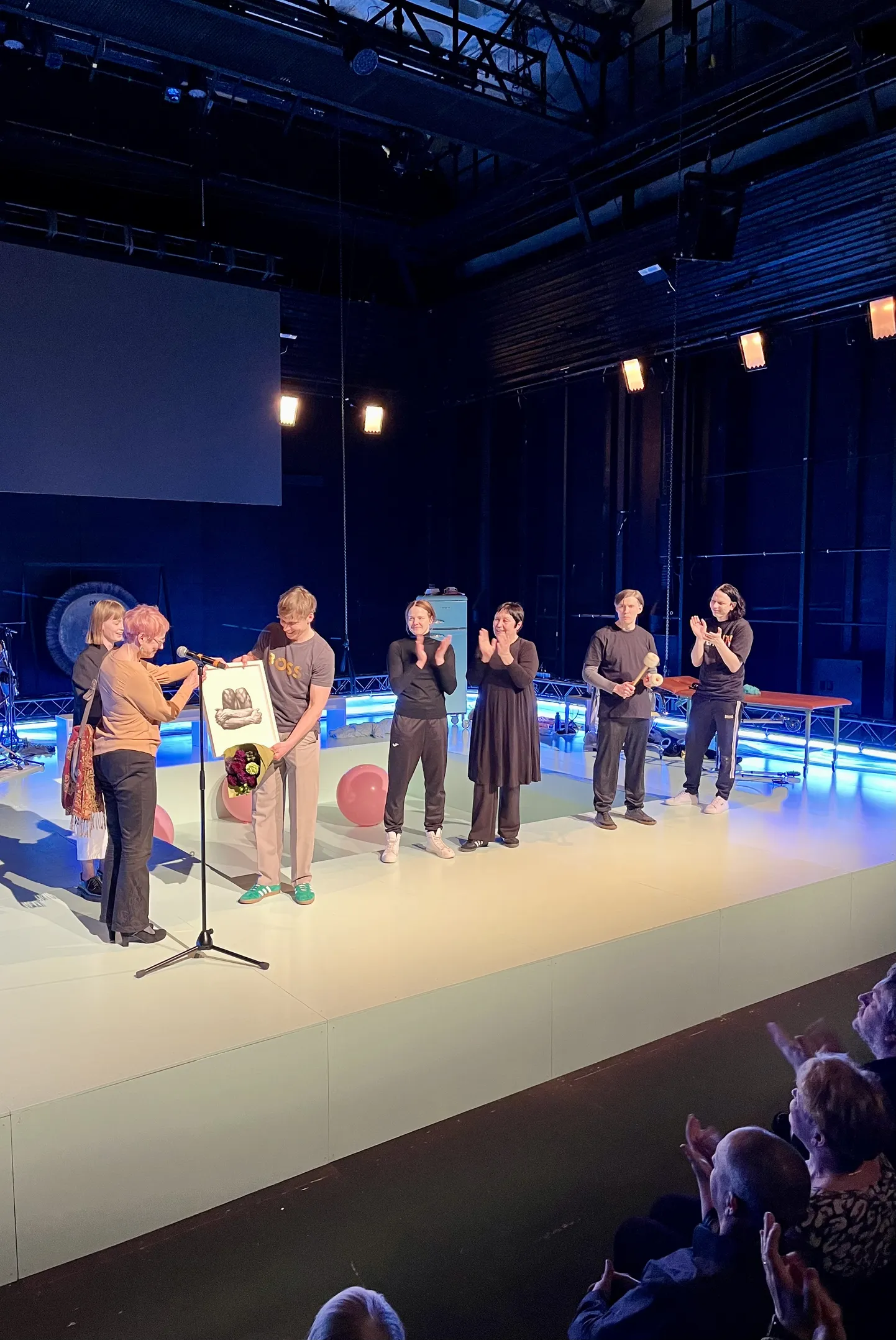 Hea Teatri Auhinna üleandmine Rasmus Kaljujärvele.