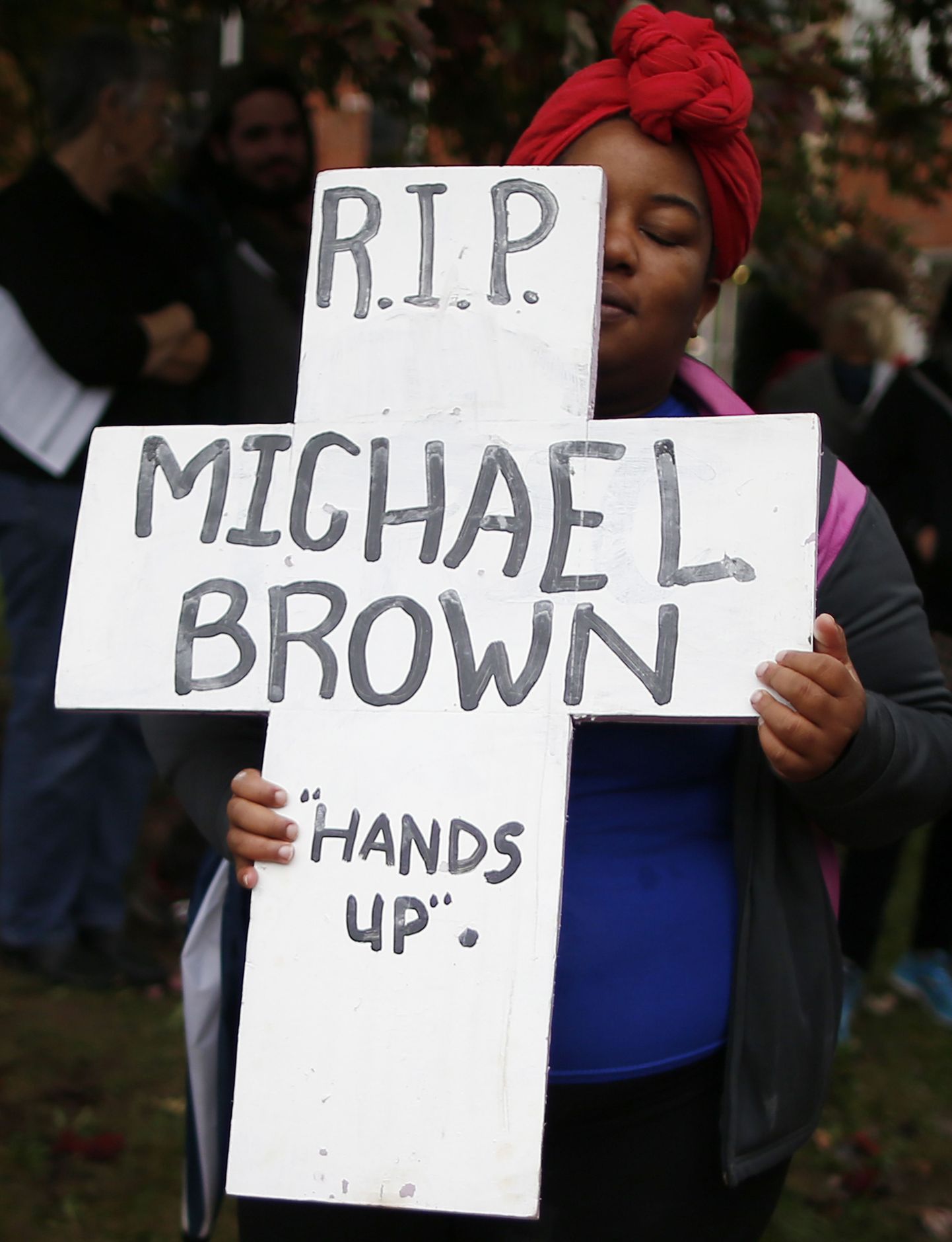 Michael Browni mälestav plakat.
