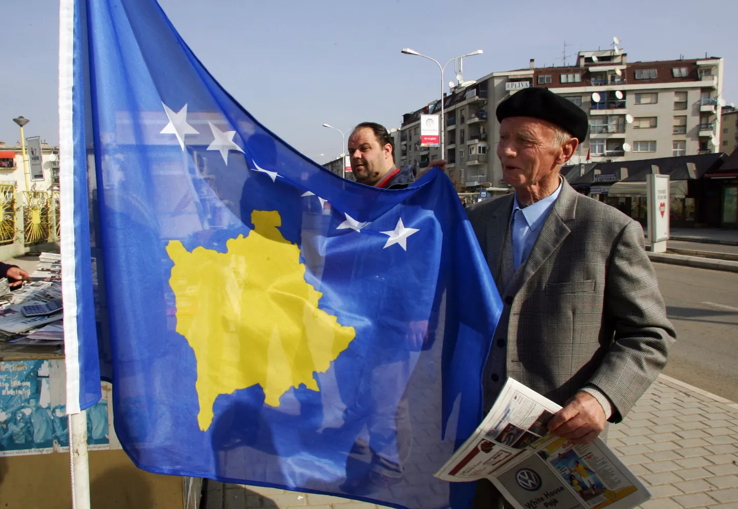Kosovo elanik Kosovo lipuga.