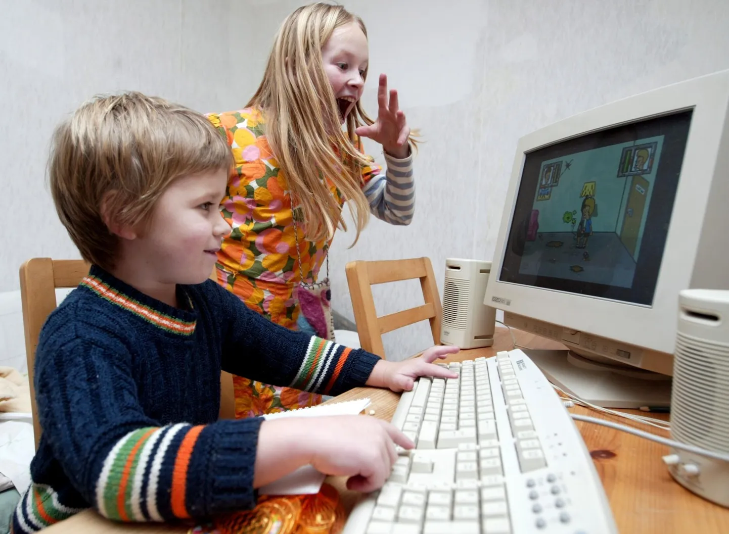 Õde-venda Lennart ja Laura arvutimänge mängimas.
Lapsevanemadi saavad neis kaasa lüüa.