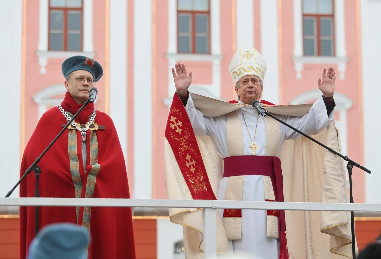 Kauane linnapea Urmas Klaas on pikalt olnud Reformierakonna esinumber Tartus, vahepeal poliitilisest elust kõrvale tõmbunud emeriteerunud piiskop Joel Luhamets on andnud lubaduse sel korral taas Isamaale hääli püüdma hakata.