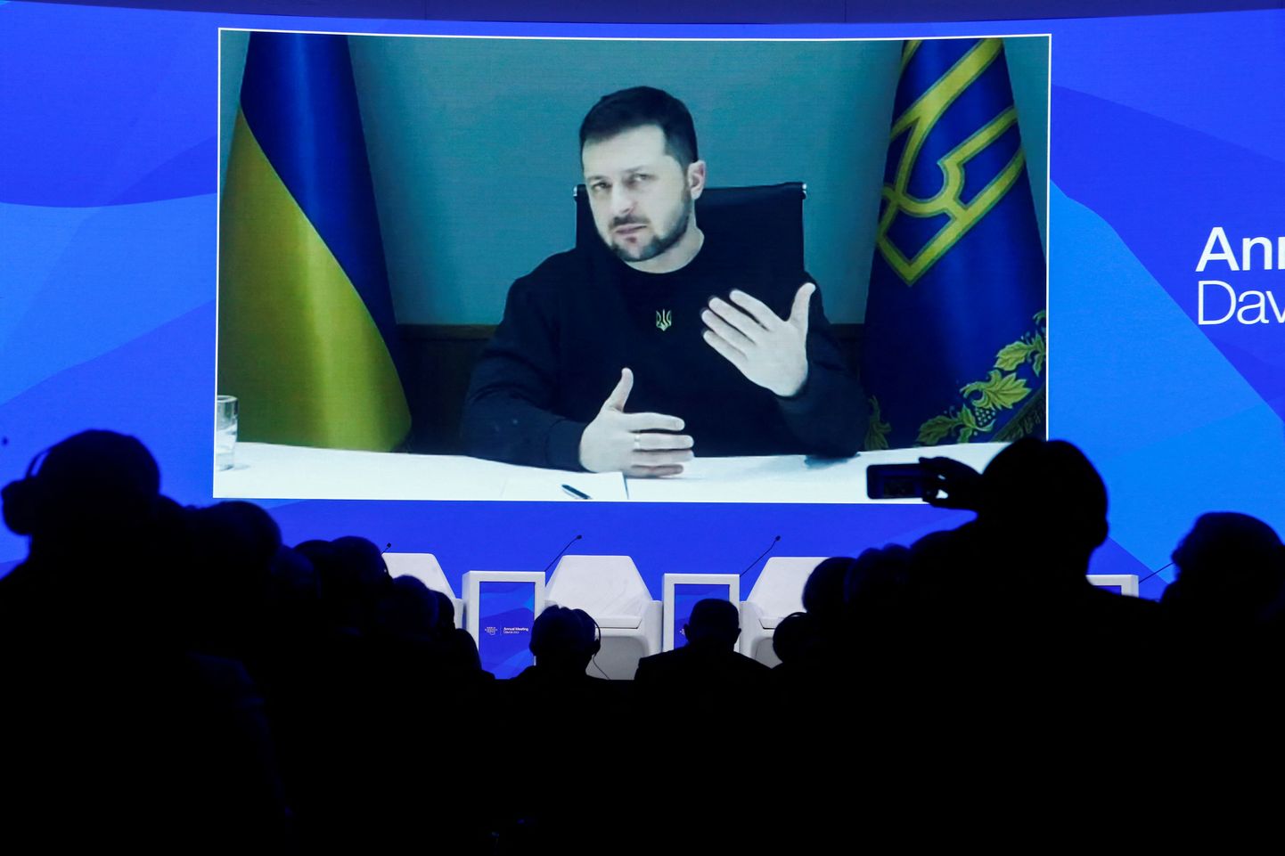 Ukraina president Volodõmõr Zelenskõi Davosis kõnelemas.