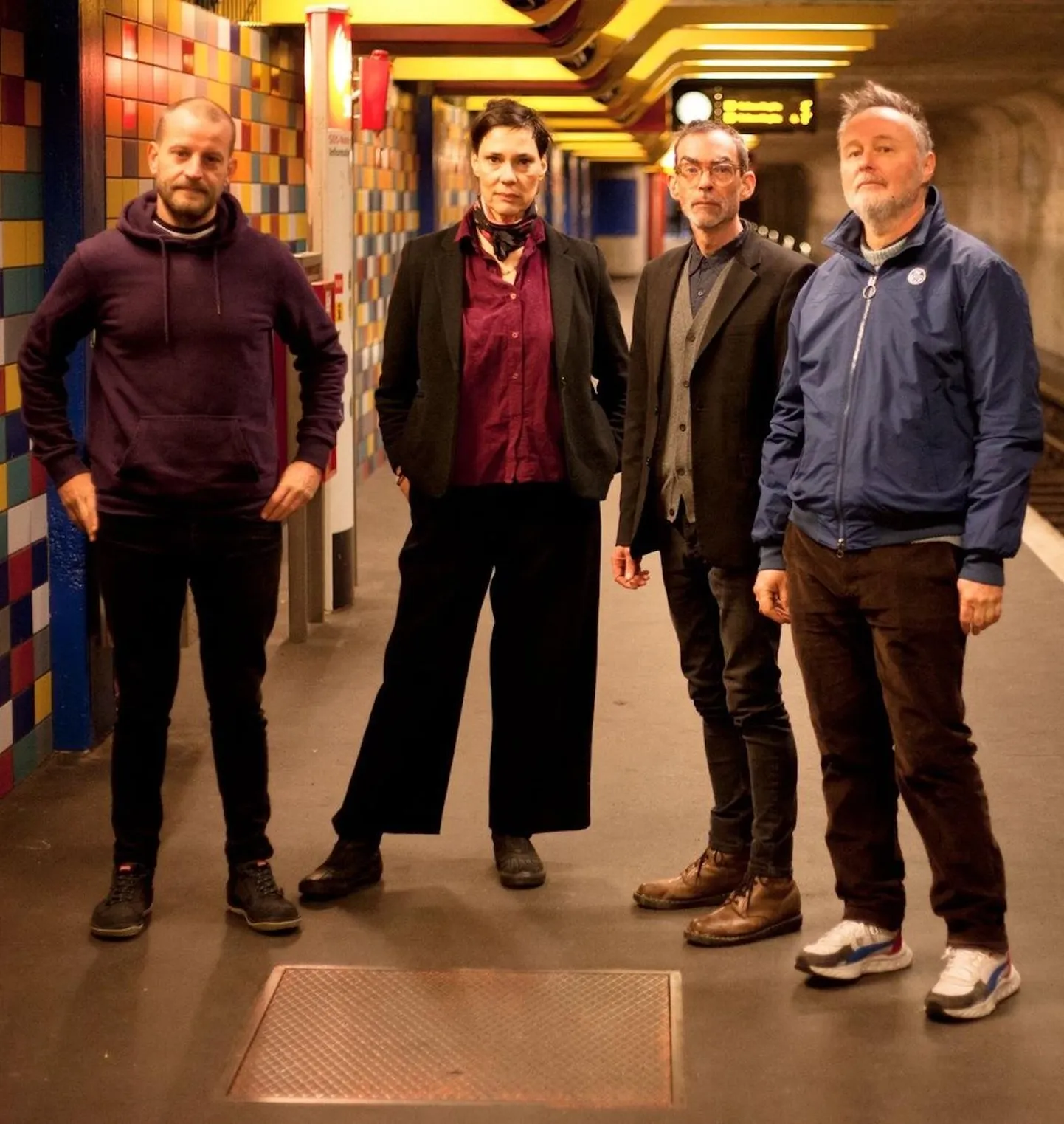 Londoni avant-popi bändi Stereolab uus album üle 15 aasta ajas kihevile kõik staažikad indie-muusika fännid lähemal ja kaugel.