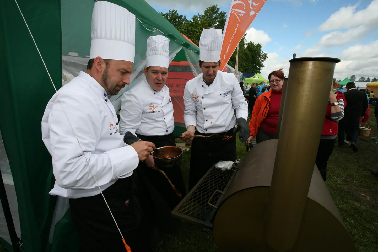 2AE:Hea Toidu Festival-Grillfest Türi rannas ja lauluväljakul. :PAIDE, EESTI,
AEl/FOTO ANDRUS EESMAA,JÄRVA TEATAJA