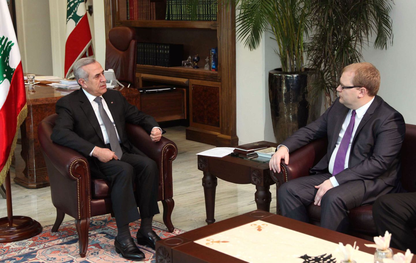 Liibanoni president Michel Sleiman koos Eesti välisministri Urmas Paediga (paremal) Ida-Beirutis Baadbas 28. märtsil.
