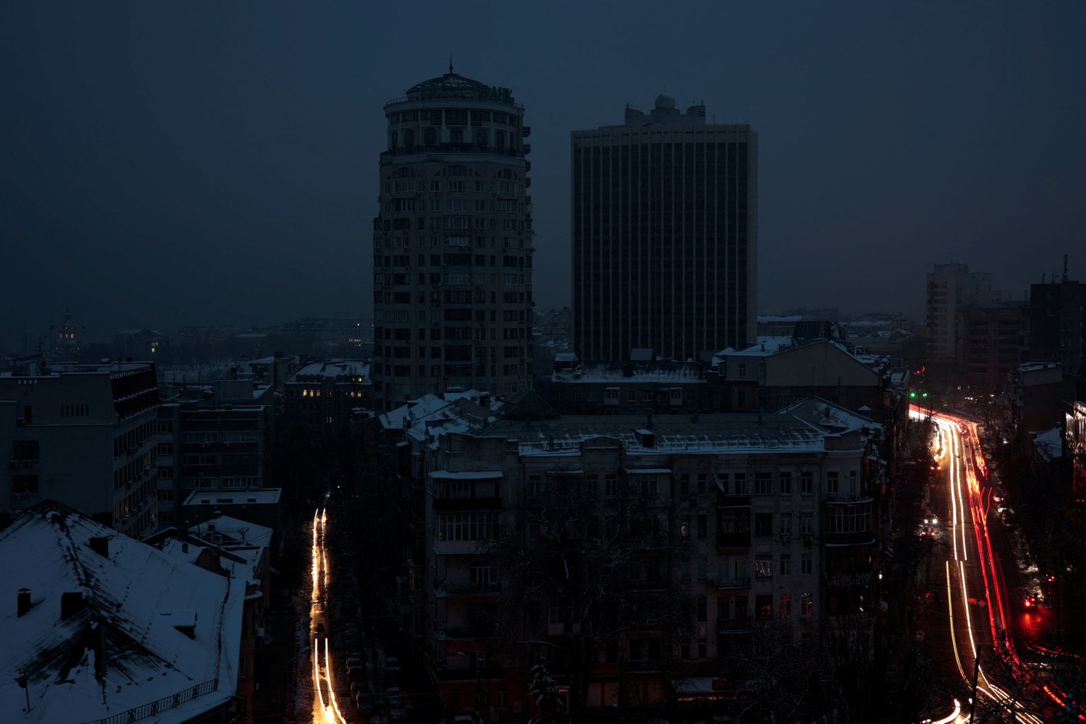 Elektrita ja pimeduses Kiiev pärast Venemaa õhurünnakut tsiviilinfrastruktuuri vastu.