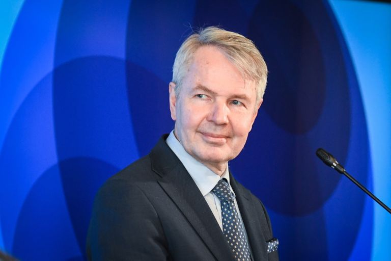 Soome välisminister Pekka Haavisto 29. märtsil 2022 Helsingis ühisel pressikonverentsil Islandi välisministri Thordis Kolbrun Reykfjoerd Gylfadottiriga