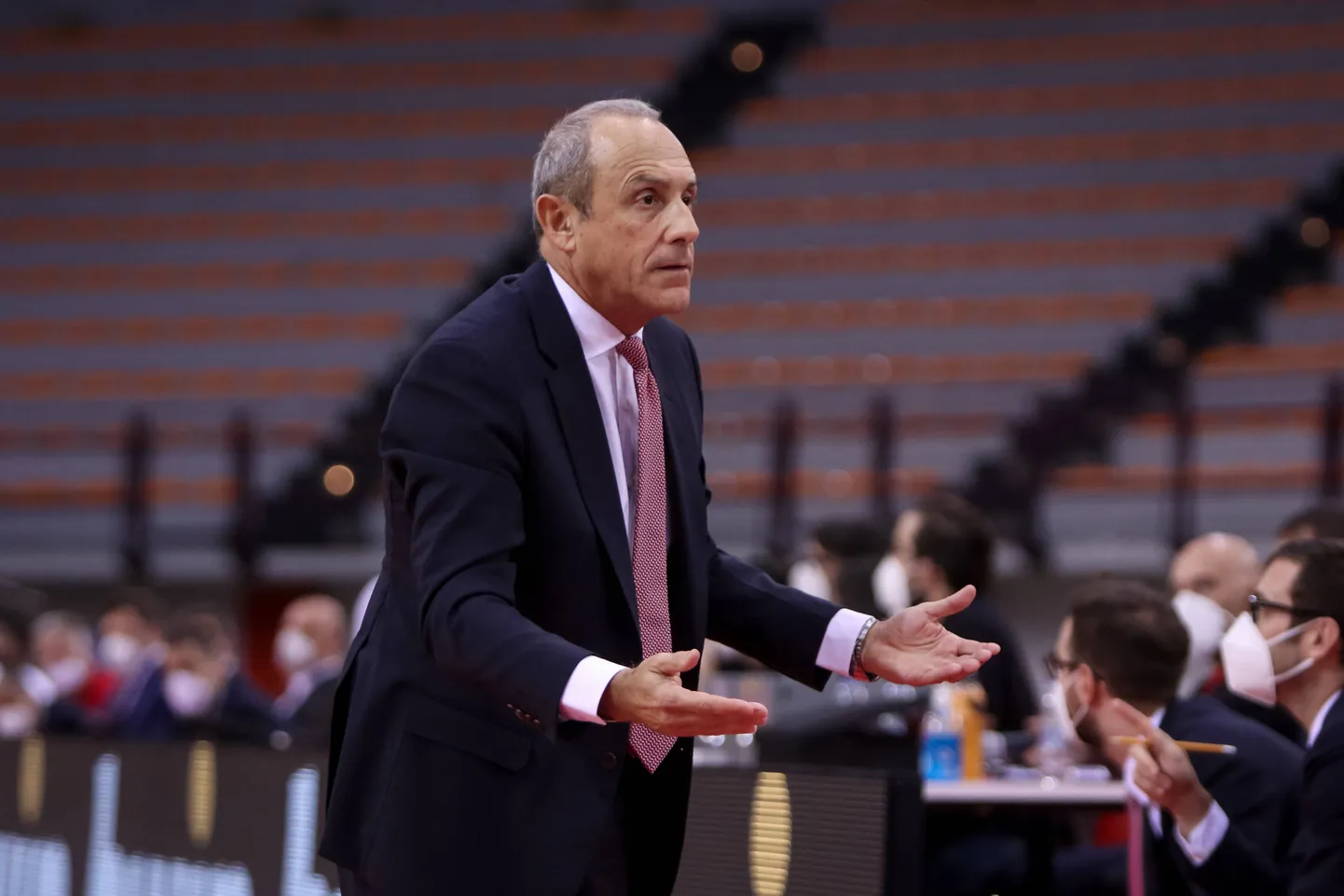 Milano Armani peatreener Ettore Messina tegi radikaalse ettepaneku.
