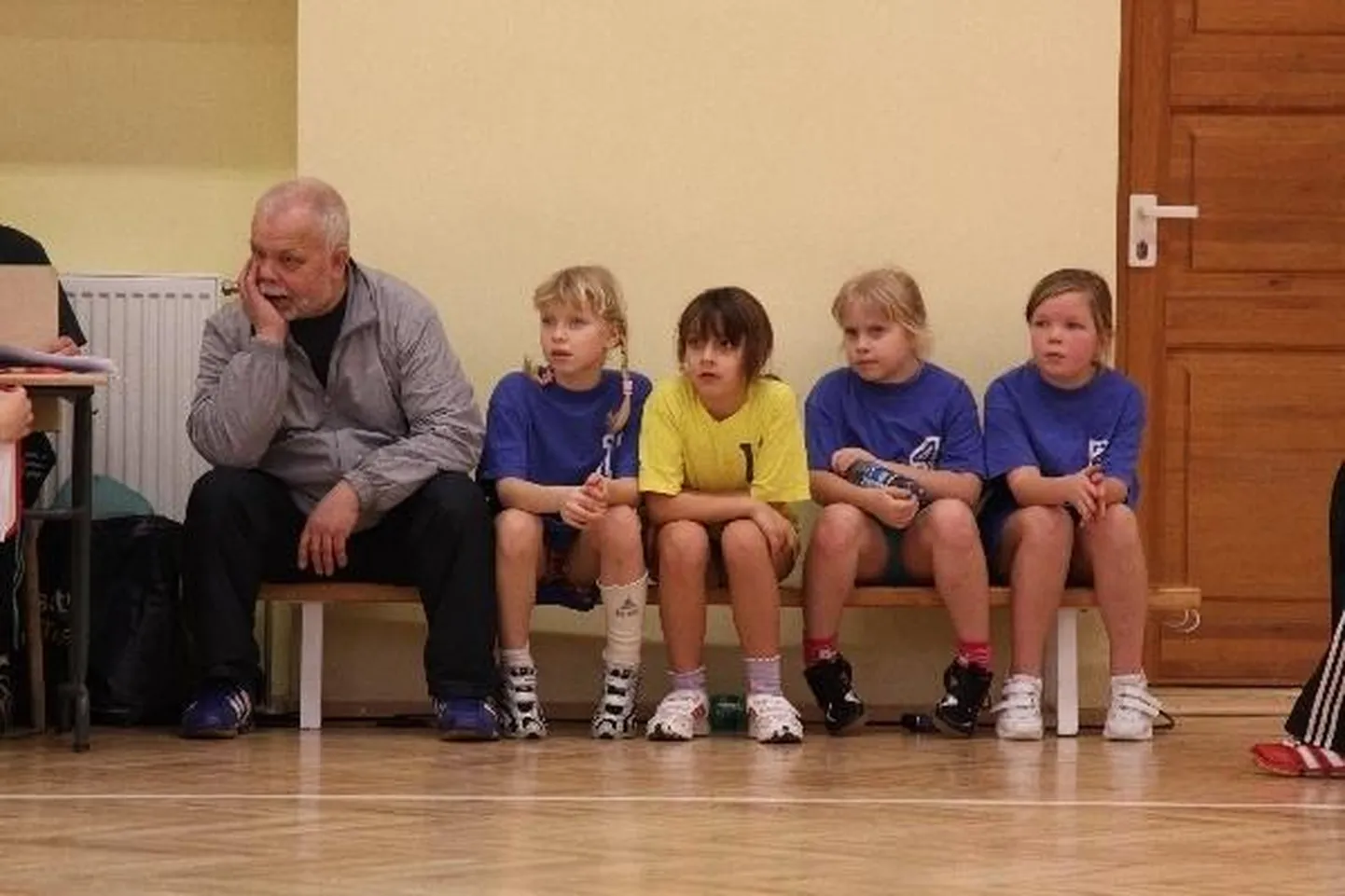 Johan Utt (vasakul) pälvis panuse eest Eriolümpia Eesti Ühenduse arengusse ühenduse hõbemärgi.